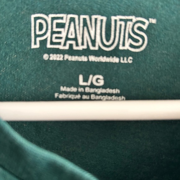 Peanuts Festive Green Tee with Snoopy and Woodstock-large-new or like new - Picture 4 of 8